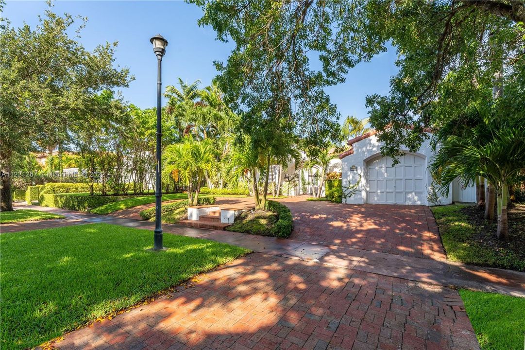 Recently Sold: $3,000,000 (4 beds, 4 baths, 2810 Square Feet)