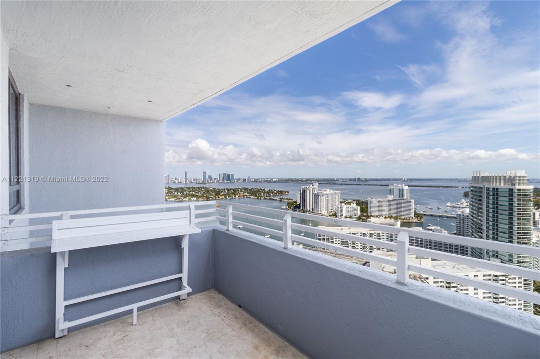 Recently Sold: $719,000 (1 beds, 1 baths, 1044 Square Feet)