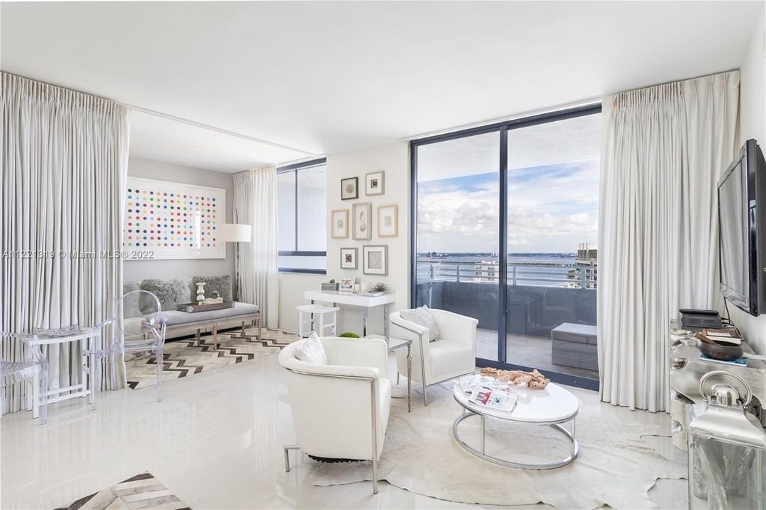 Recently Sold: $719,000 (1 beds, 1 baths, 1044 Square Feet)