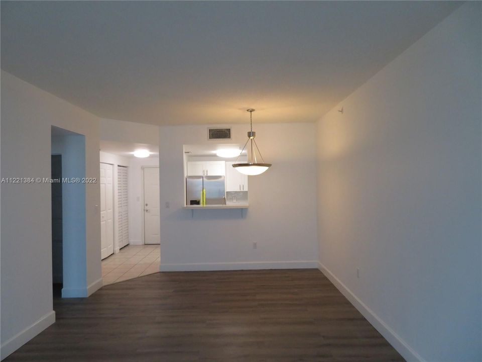 Recently Sold: $360,000 (1 beds, 1 baths, 762 Square Feet)