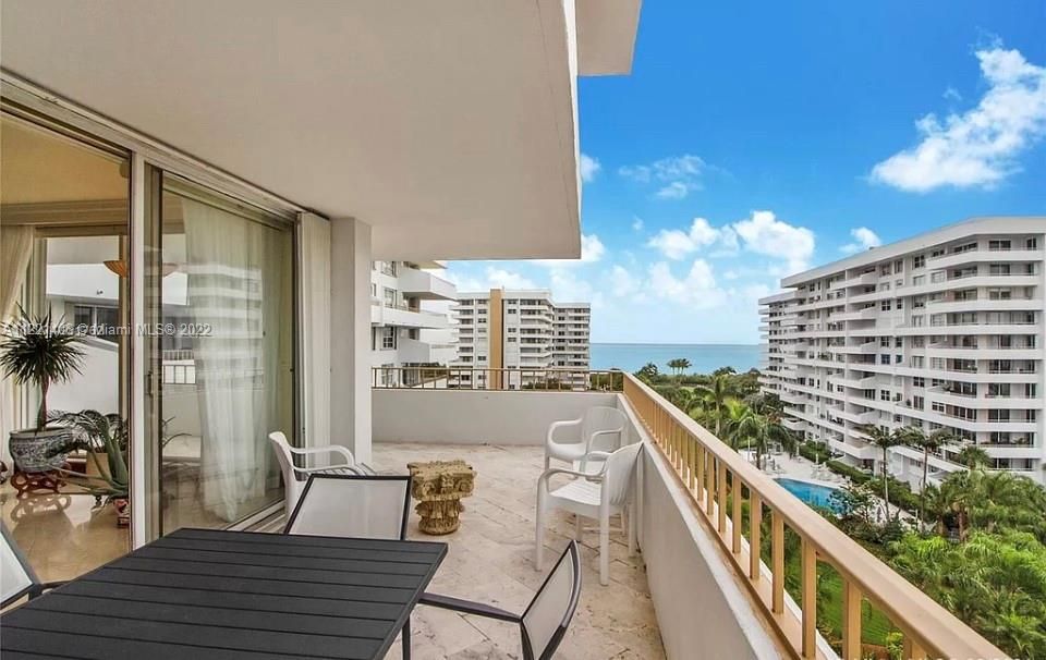 Recently Sold: $1,395,000 (2 beds, 2 baths, 1260 Square Feet)