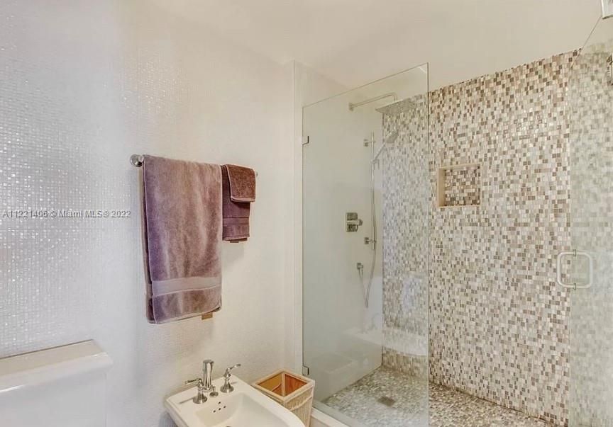 Recently Sold: $1,395,000 (2 beds, 2 baths, 1260 Square Feet)