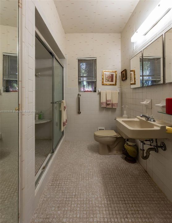 最近售出: $5,400,000 (5 贝兹, 5 浴室, 4098 平方英尺)