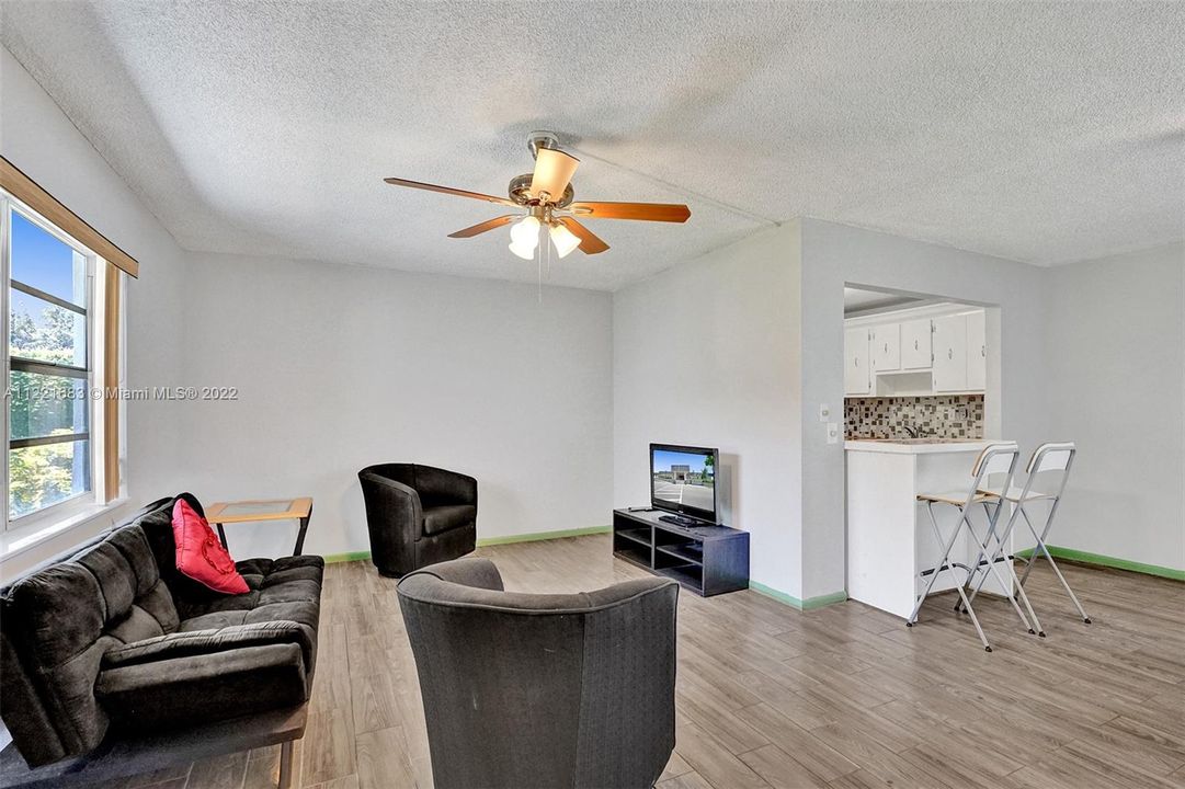 Recently Sold: $125,000 (1 beds, 1 baths, 760 Square Feet)