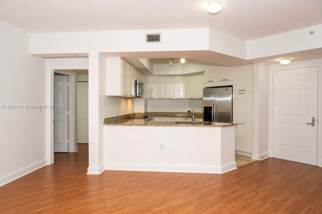 Recently Sold: $350,000 (2 beds, 2 baths, 1139 Square Feet)