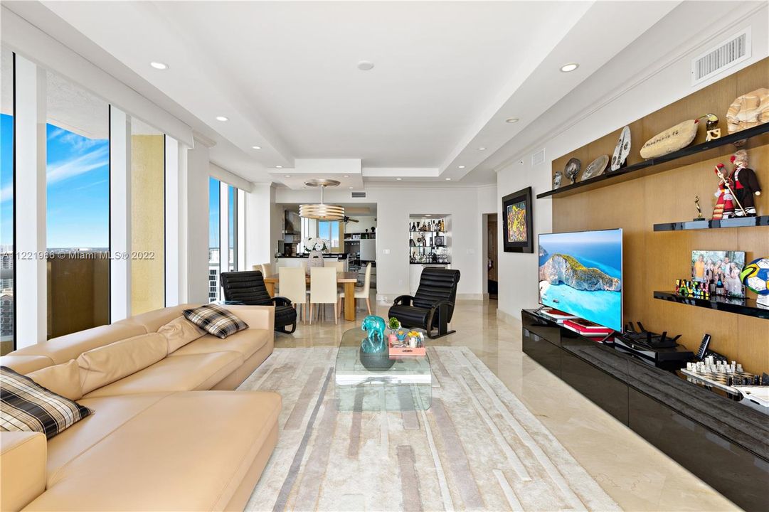 Recently Sold: $3,500,000 (3 beds, 4 baths, 2736 Square Feet)