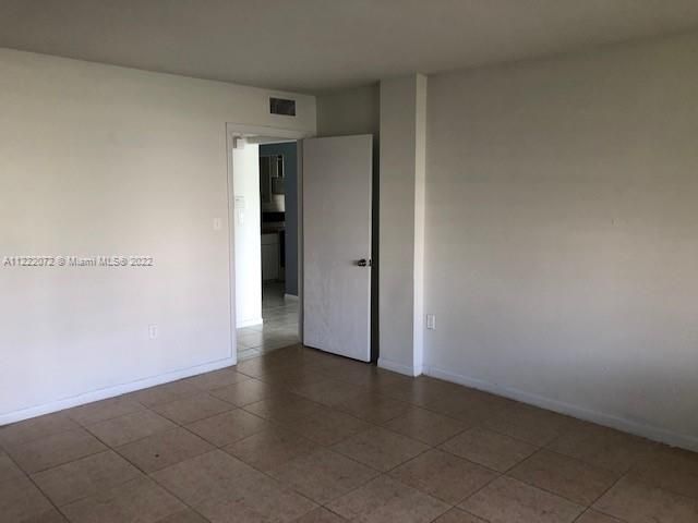 Recently Rented: $1,650 (1 beds, 1 baths, 870 Square Feet)