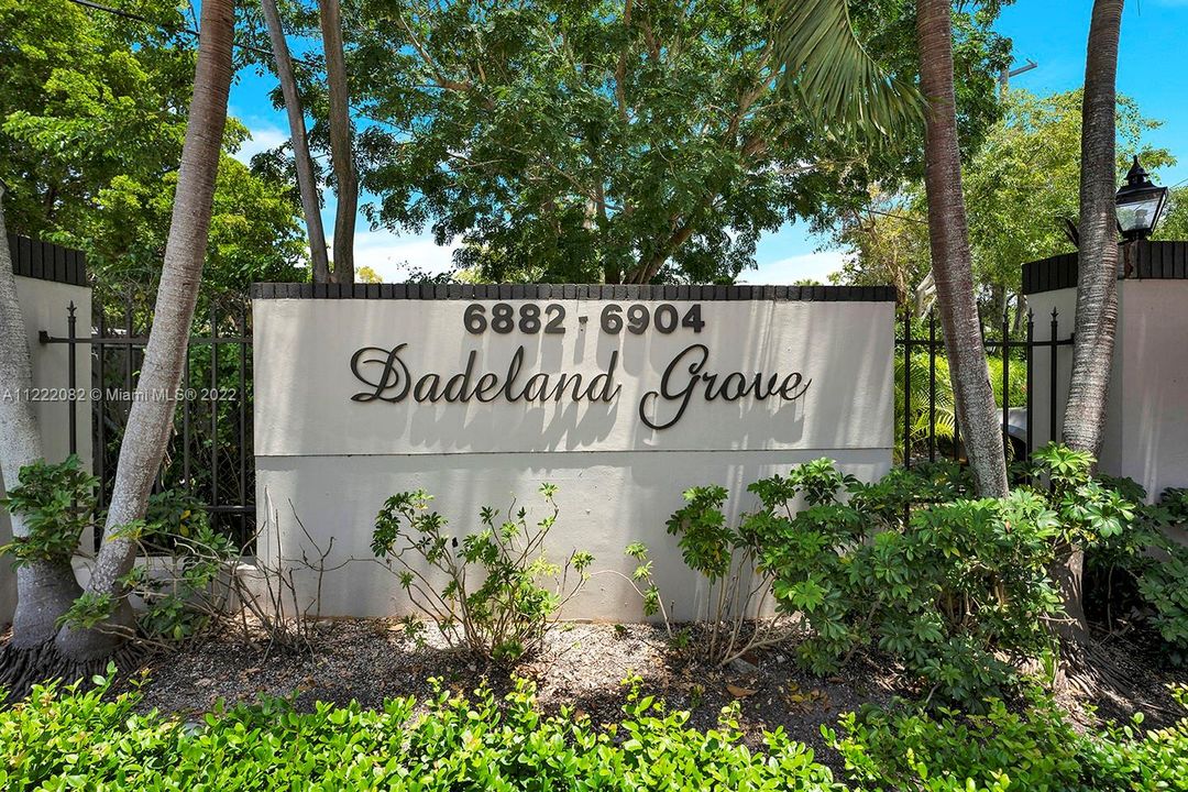 Recently Sold: $320,000 (2 beds, 1 baths, 1056 Square Feet)