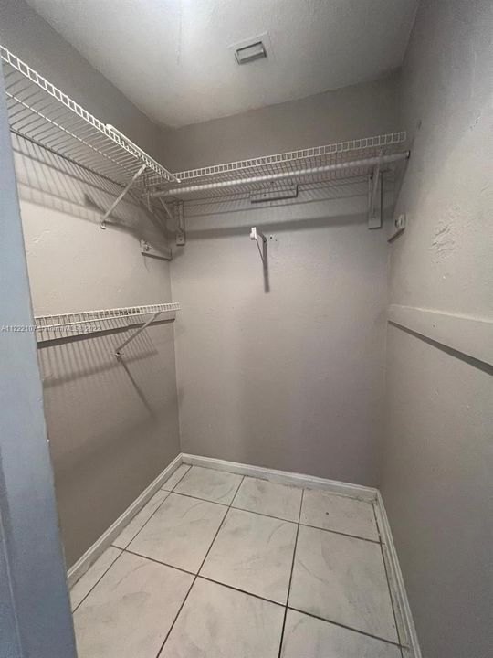 Recientemente alquilado: $1,400 (1 camas, 1 baños, 650 Pies cuadrados)