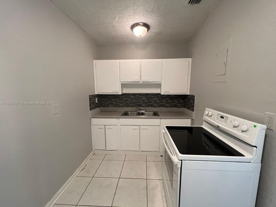 Recientemente alquilado: $1,400 (1 camas, 1 baños, 650 Pies cuadrados)