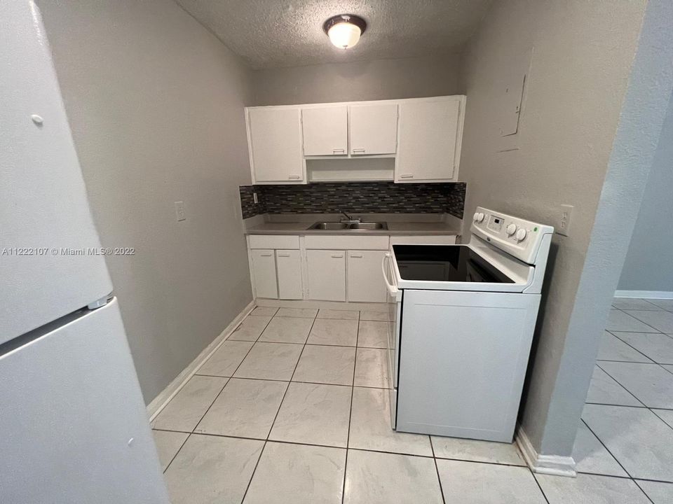 Recientemente alquilado: $1,400 (1 camas, 1 baños, 650 Pies cuadrados)