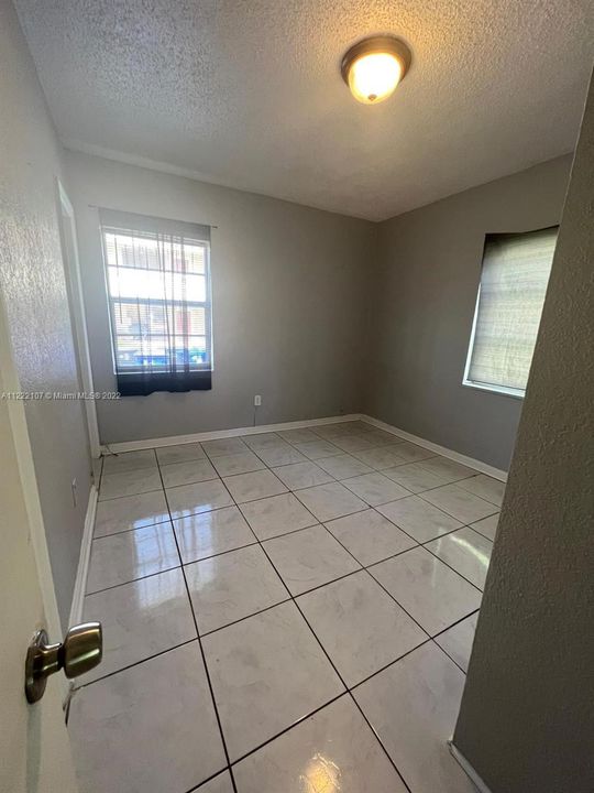 Recientemente alquilado: $1,400 (1 camas, 1 baños, 650 Pies cuadrados)