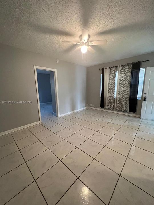 Recientemente alquilado: $1,400 (1 camas, 1 baños, 650 Pies cuadrados)