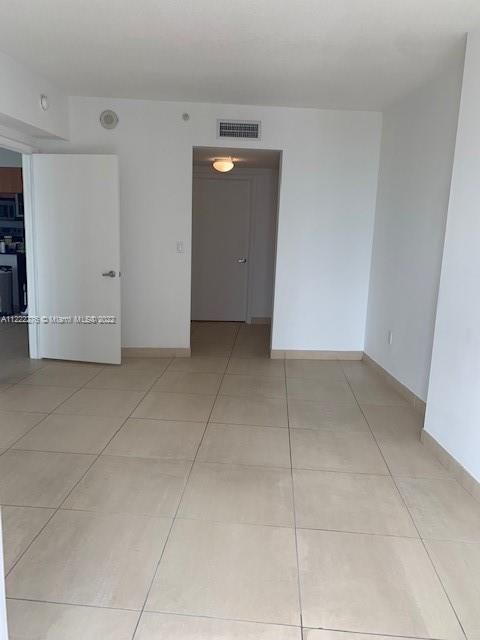 For Sale: $420,000 (1 beds, 1 baths, 821 Square Feet)