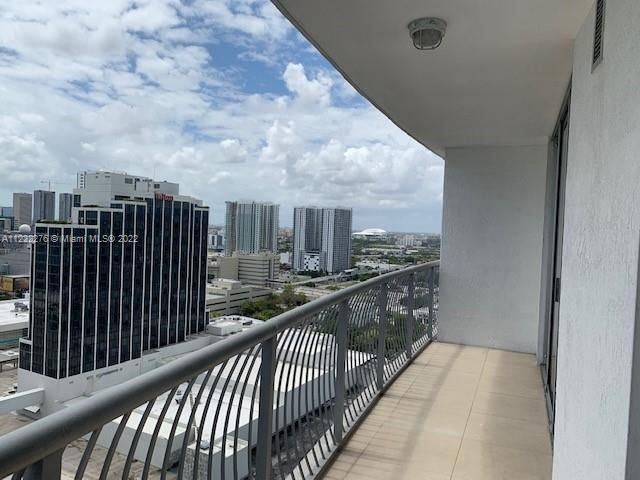 For Sale: $420,000 (1 beds, 1 baths, 821 Square Feet)