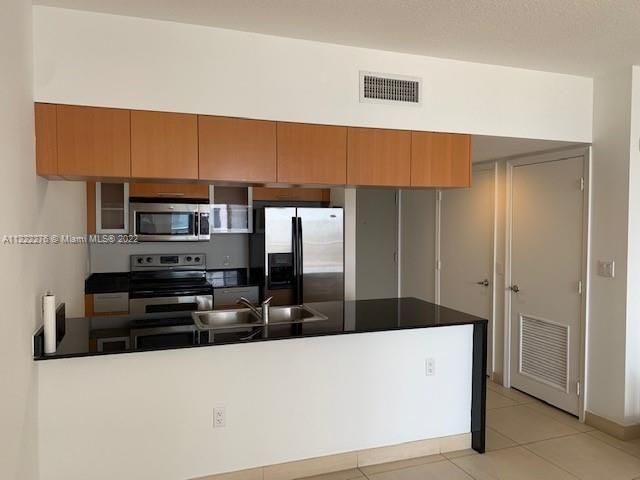 For Sale: $420,000 (1 beds, 1 baths, 821 Square Feet)
