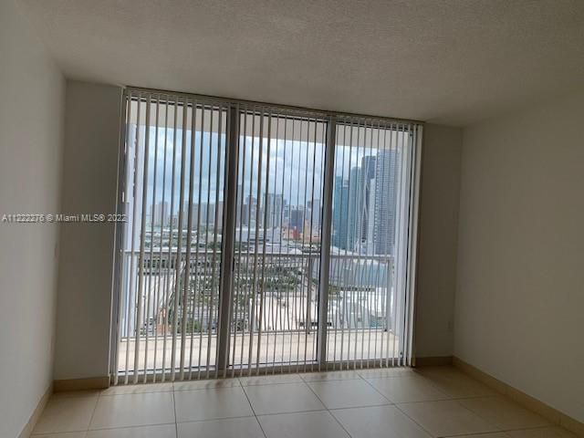 For Sale: $420,000 (1 beds, 1 baths, 821 Square Feet)