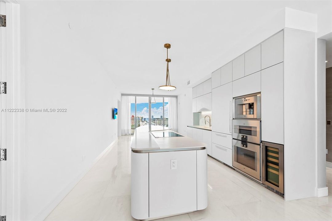 Recently Sold: $3,900,000 (3 beds, 4 baths, 2501 Square Feet)