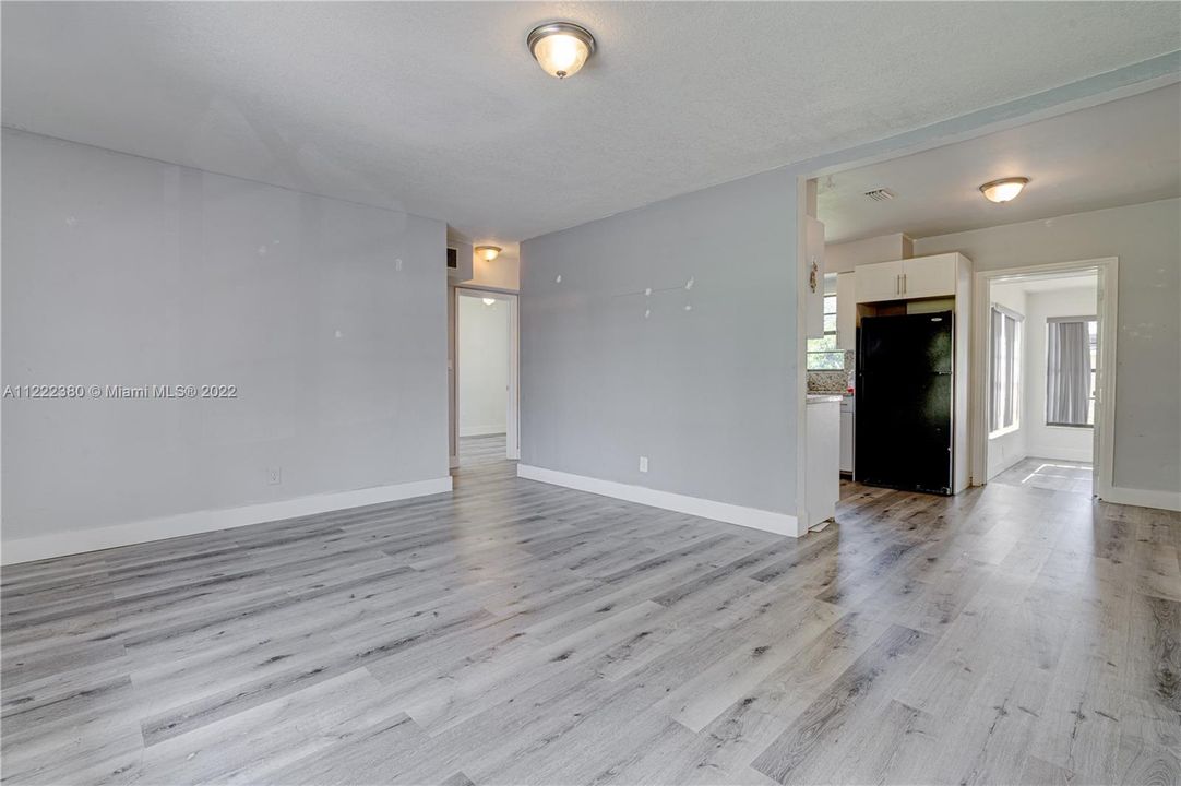 Recently Sold: $320,000 (3 beds, 1 baths, 1188 Square Feet)