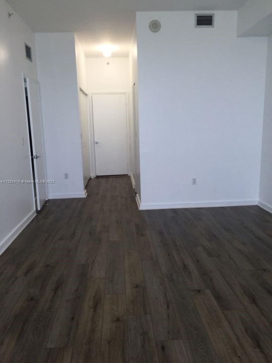 Recently Rented: $4,000 (2 beds, 2 baths, 1735 Square Feet)