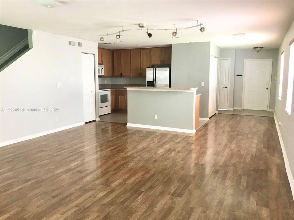 Recently Sold: $415,000 (3 beds, 2 baths, 1608 Square Feet)