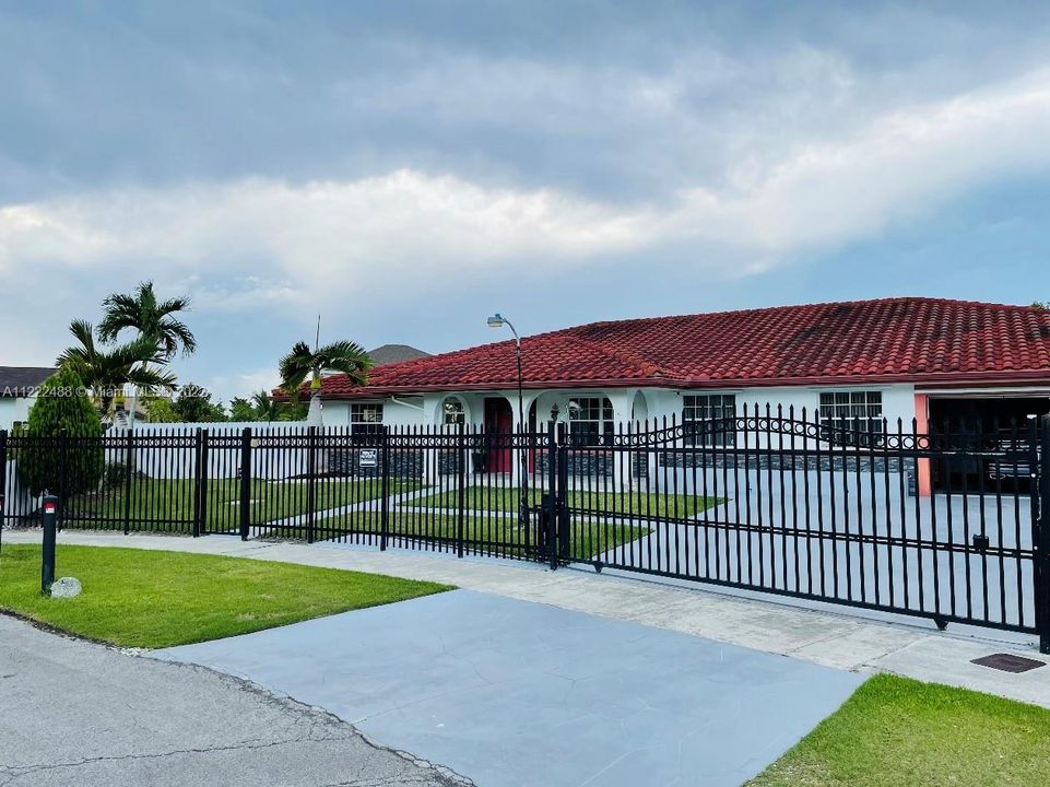 Recently Sold: $635,000 (4 beds, 3 baths, 3552 Square Feet)