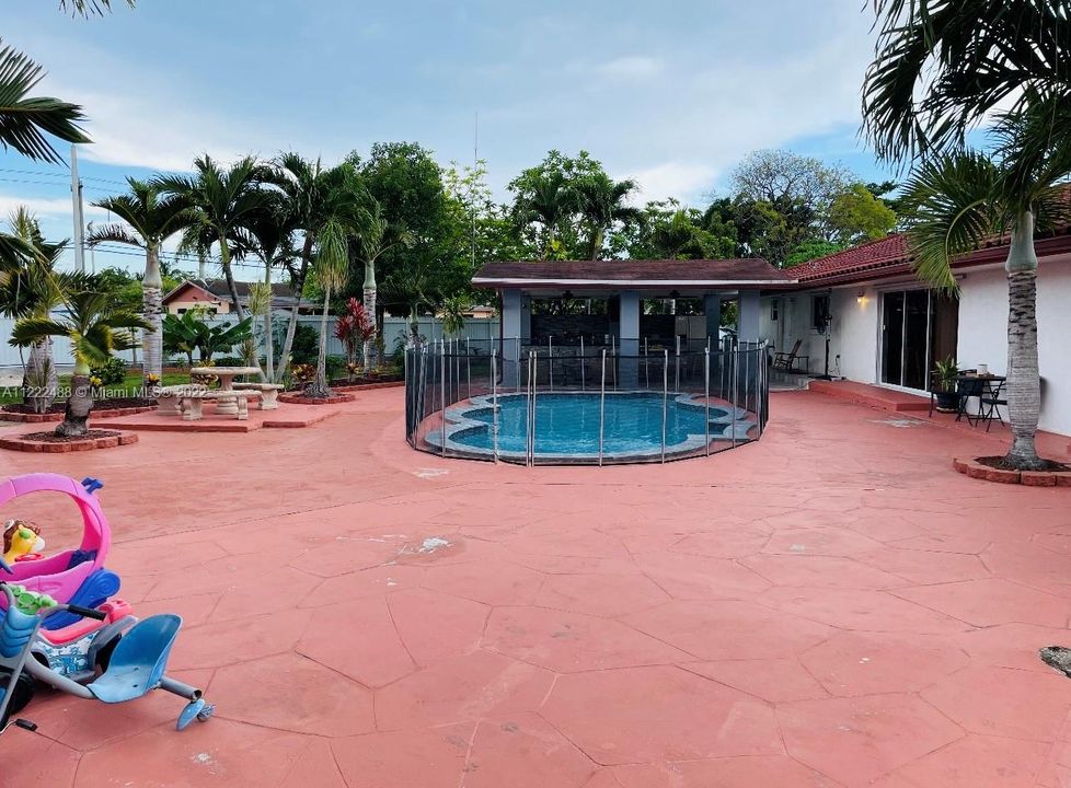 Recently Sold: $635,000 (4 beds, 3 baths, 3552 Square Feet)