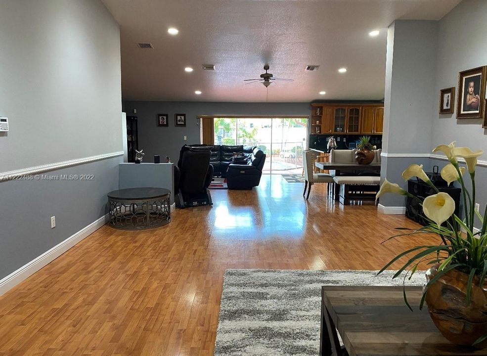 Recently Sold: $635,000 (4 beds, 3 baths, 3552 Square Feet)