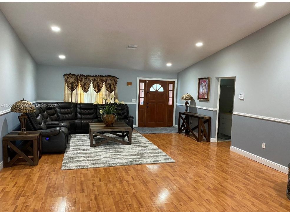 Recently Sold: $635,000 (4 beds, 3 baths, 3552 Square Feet)