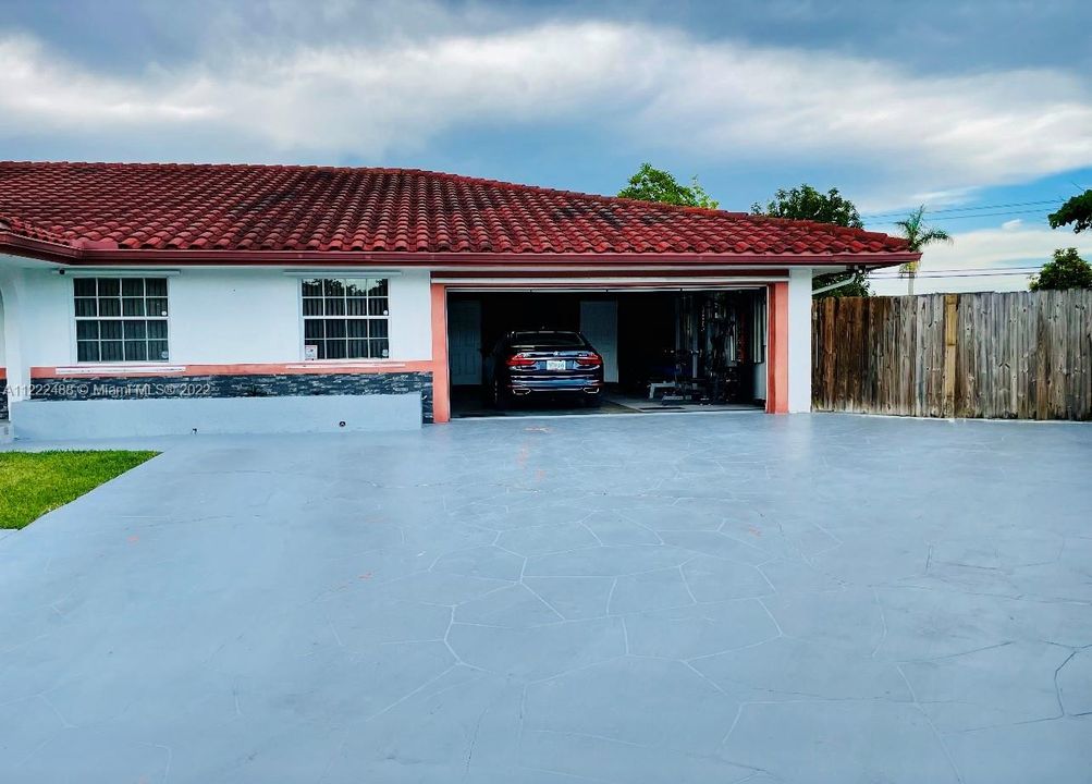 Recently Sold: $635,000 (4 beds, 3 baths, 3552 Square Feet)