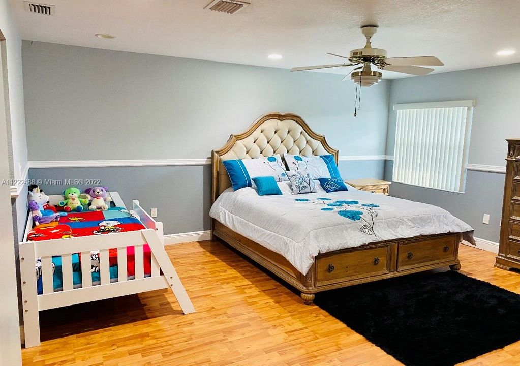 Recently Sold: $635,000 (4 beds, 3 baths, 3552 Square Feet)