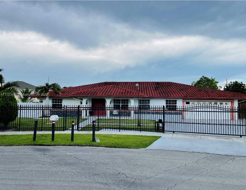 Recently Sold: $635,000 (4 beds, 3 baths, 3552 Square Feet)