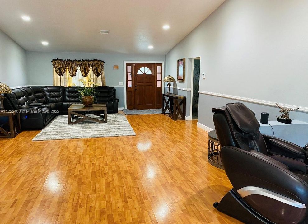 Recently Sold: $635,000 (4 beds, 3 baths, 3552 Square Feet)