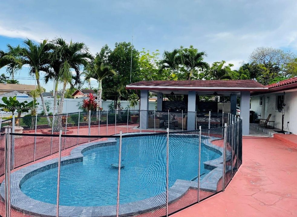 Recently Sold: $635,000 (4 beds, 3 baths, 3552 Square Feet)