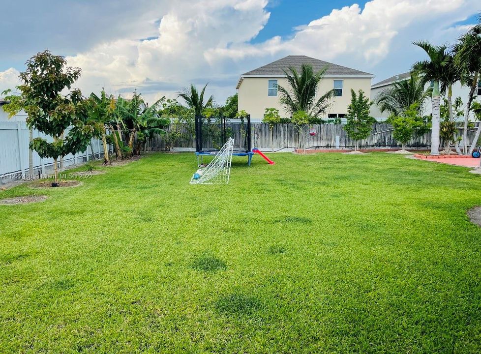 Recently Sold: $635,000 (4 beds, 3 baths, 3552 Square Feet)