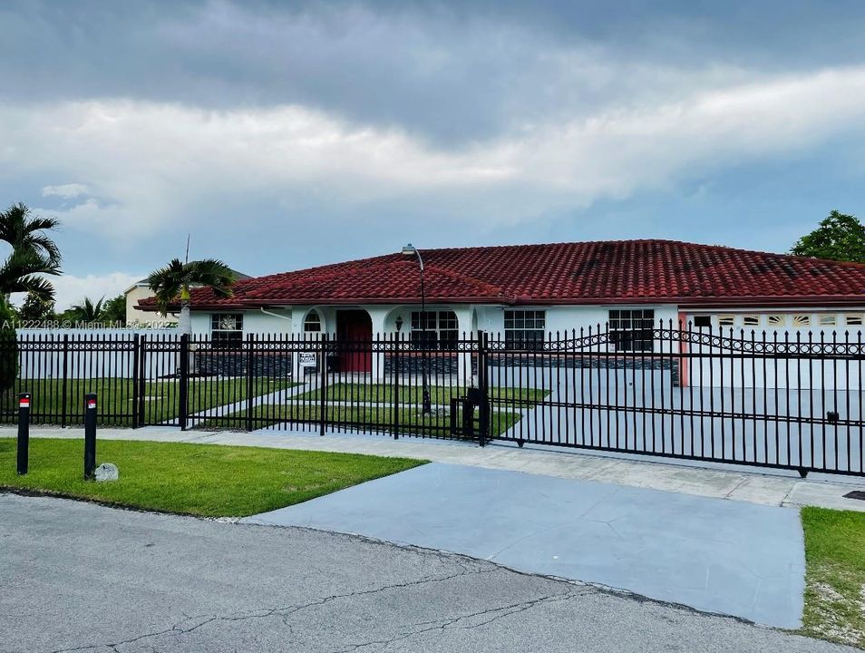 Recently Sold: $635,000 (4 beds, 3 baths, 3552 Square Feet)