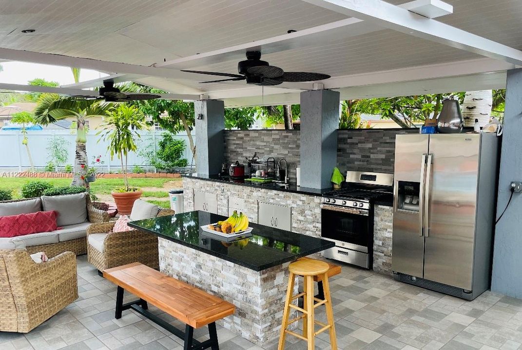 Recently Sold: $635,000 (4 beds, 3 baths, 3552 Square Feet)