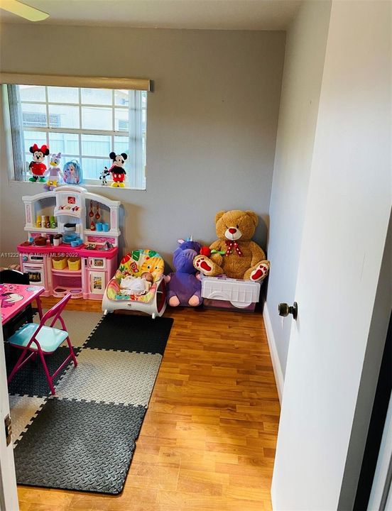 Recently Sold: $635,000 (4 beds, 3 baths, 3552 Square Feet)