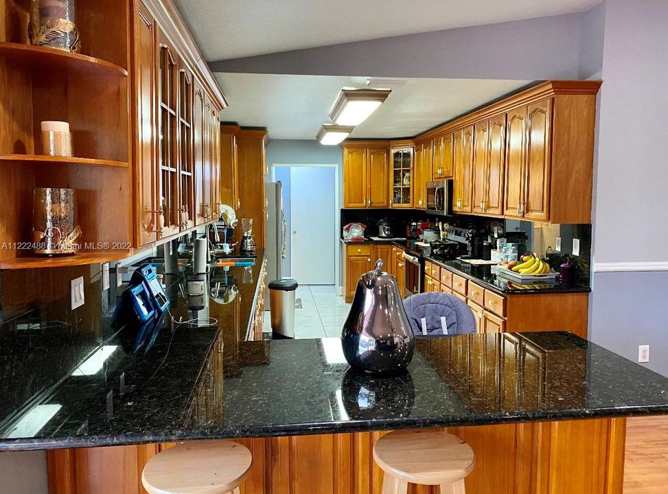 Recently Sold: $635,000 (4 beds, 3 baths, 3552 Square Feet)