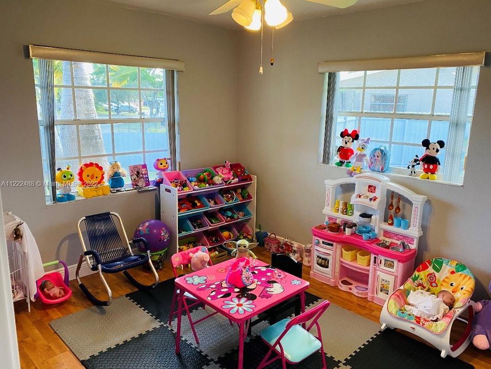 Recently Sold: $635,000 (4 beds, 3 baths, 3552 Square Feet)