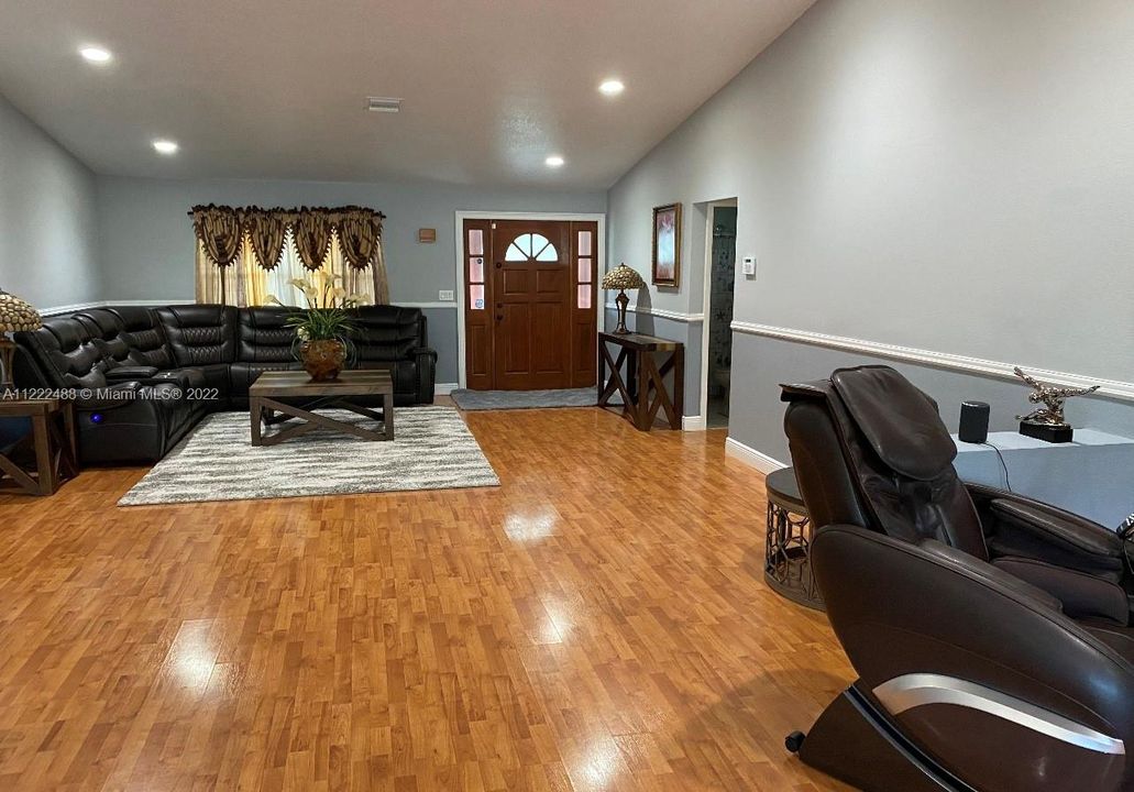 Recently Sold: $635,000 (4 beds, 3 baths, 3552 Square Feet)