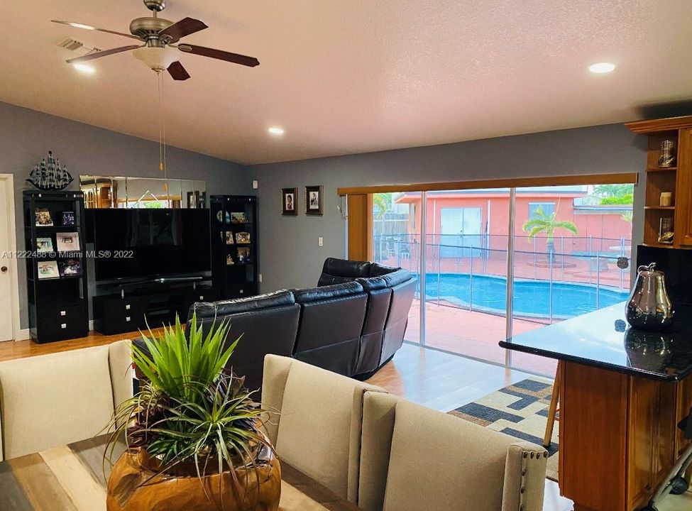 Recently Sold: $635,000 (4 beds, 3 baths, 3552 Square Feet)