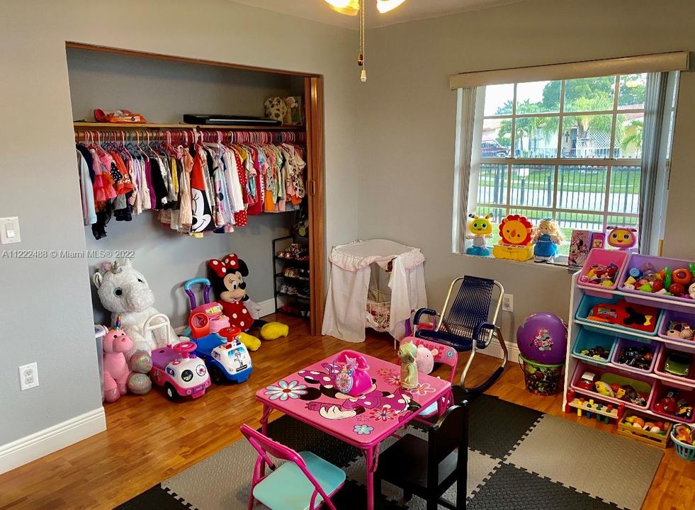 Recently Sold: $635,000 (4 beds, 3 baths, 3552 Square Feet)