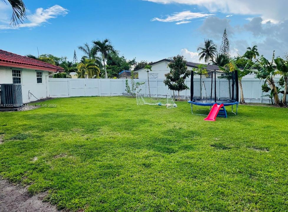 Recently Sold: $635,000 (4 beds, 3 baths, 3552 Square Feet)