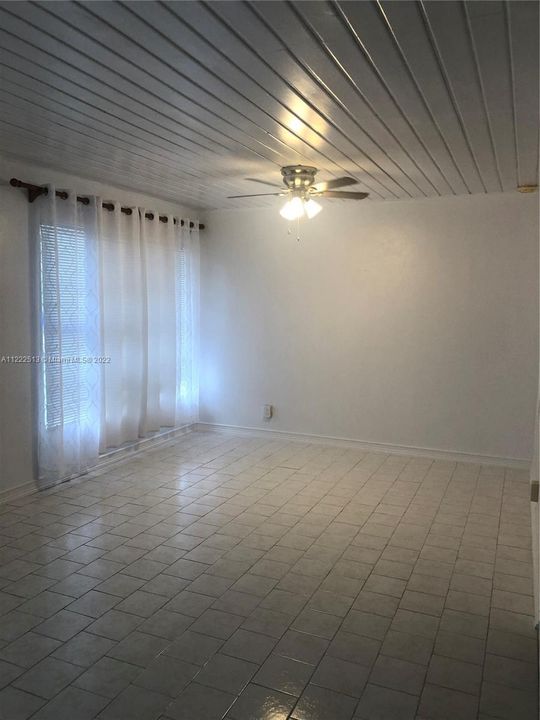 Недавно продано: $275,000 (2 спален, 2 ванн, 1720 Квадратных фут)