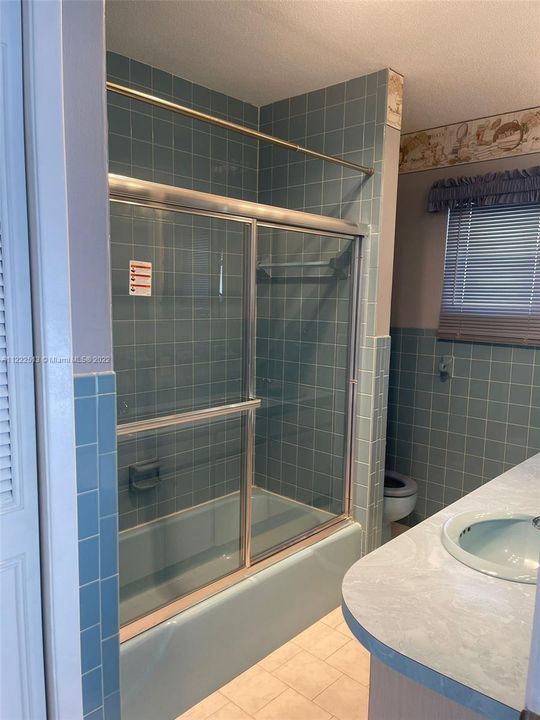 Недавно продано: $275,000 (2 спален, 2 ванн, 1720 Квадратных фут)