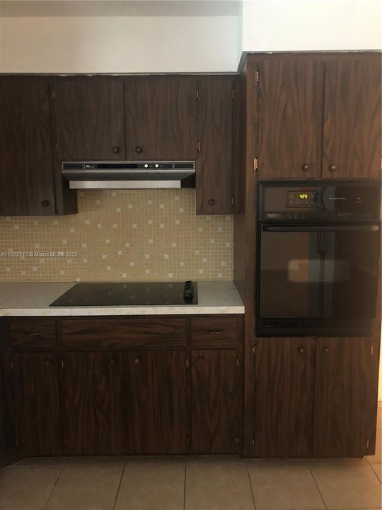 Недавно продано: $275,000 (2 спален, 2 ванн, 1720 Квадратных фут)
