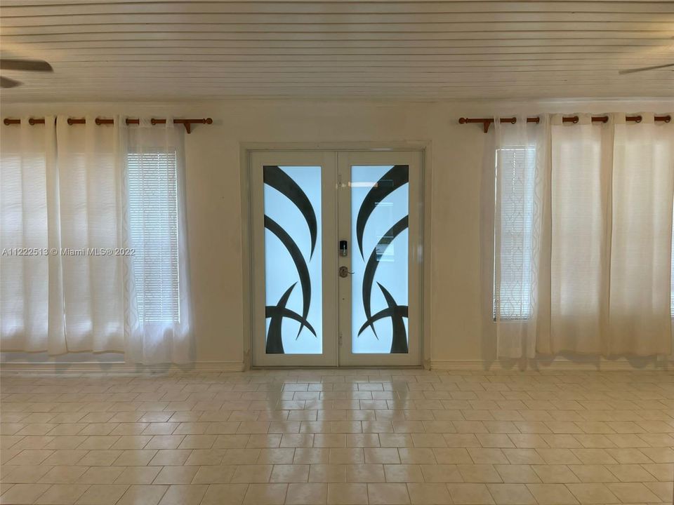 Недавно продано: $275,000 (2 спален, 2 ванн, 1720 Квадратных фут)