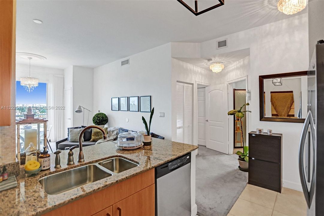 Recently Sold: $325,000 (1 beds, 1 baths, 695 Square Feet)