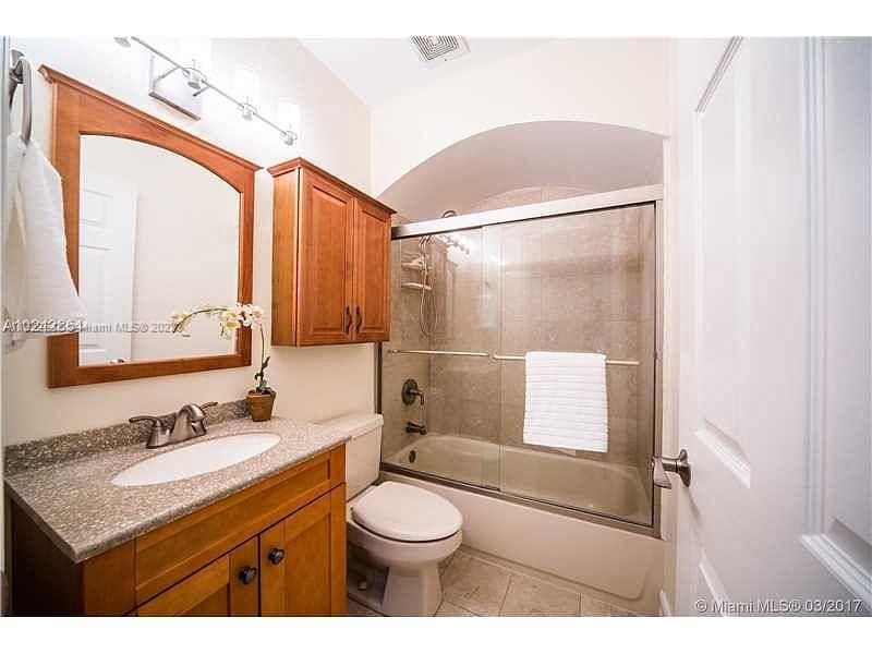 最近售出: $1,200,000 (3 贝兹, 2 浴室, 1621 平方英尺)